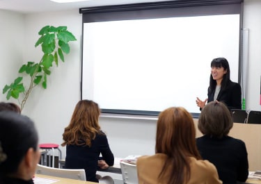美容液の勉強会を実施